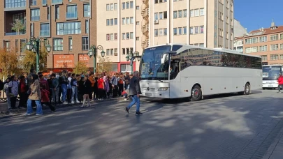 Eskişehir'e Yerli ve Yabancı Turistler Gelmeye Devam Ediyor